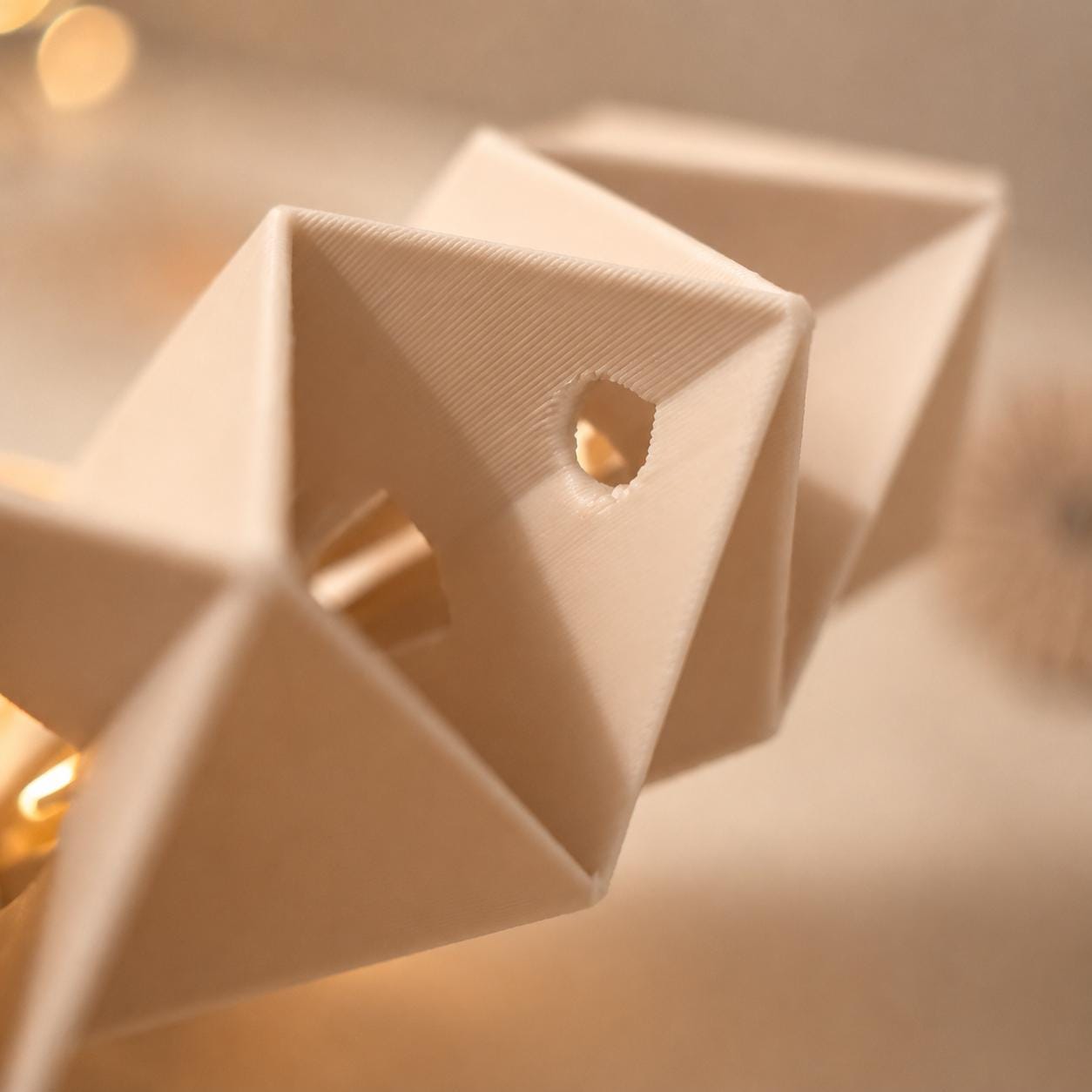 Weihnachtsstern zum Aufhängen in verschiedenen Farben und Größen